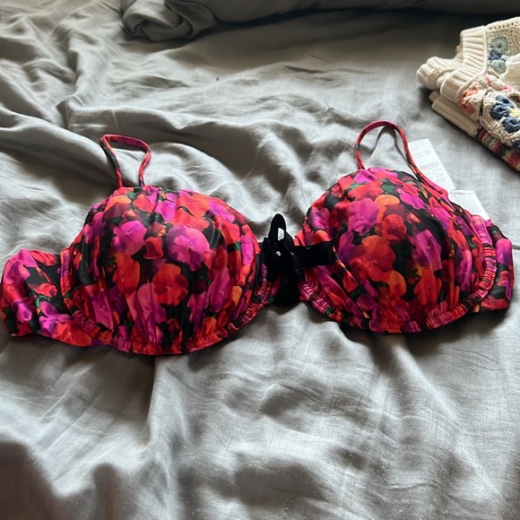 jcrew
Ruched balconette bikini top in pansy floral - Picture 2 of 3